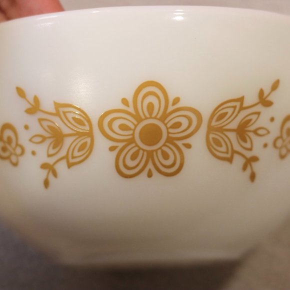 PYREX Butterfly Gold Cinderella Bowl Set of 4 - Picture 8 of 10